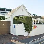 Central Claremont garden apartment